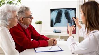 أطباء بريطانيون يتحدثون عن أعراض غير متوقعة لسرطان الرئة