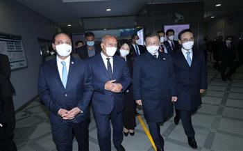 رئيس كوريا الجنوبية يجري جولة تفقدية في الخط الثالث لمترو الأنفاق