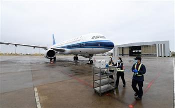 أولى الرحلات الجوية تغادر مدينة "شيان" الصينية مع تخفيف قيود السفر