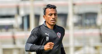 محمد عبد الشافي يصافح لاعبي المحلة قبل بداية المباراة 