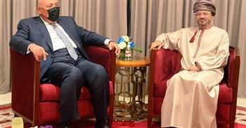 وزير الخارجية يعقد مباحثات ثنائية مع نظيره العماني في مسقط