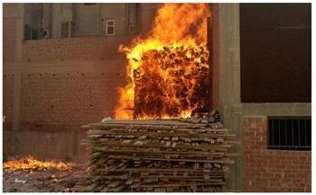 «الحماية المدنية» تسيطر على حريق مخزن أخشاب بالخليفة