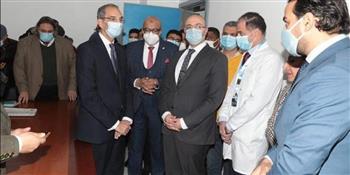 وزير الاتصالات ومحافظ بني سويف يتفقدان وحدة التشخيص عن بُعد بالمستشفى التخصصي