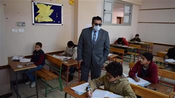 وكيل وزارة التعليم بجنوب سيناء يتفقد لجان امتحانات الصفين الأول والثاني الإعدادي بالطور 