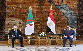 القمة المصرية الجزائرية بالقاهرة تتصدر اهتمامات الصحف 