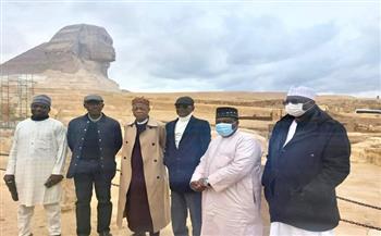 أهرامات الجيزة تستقبل وزير الإعلام والثقافة والسياحة بدولة نيجيريا (صور)