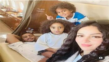 شاهد.. محمد رمضان رفقة زوجته وأطفاله على الطائرة الخاصة: حياتي