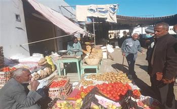 استمرار مرور لجنة المتابعة على سوق الخضار ومنافذ بيع الدواجن بالقصير 