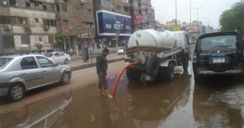 محافظة الجيزة تواصل جهود شفط مياه الأمطار وتمهيد الطرق لتيسير الحركة المرورية