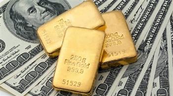 أسعار الذهب تنخفض مع ارتفاع الدولار