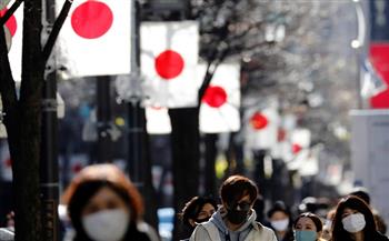 اليابان تنظر في تقليص فترة العزل الذاتي للمخالطين لمصابي أوميكرون