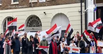 المصريون في بريطانيا يحتفلون بعيد الشرطة: «تحيا مصر.. يحيا السيسي» (فيديو)