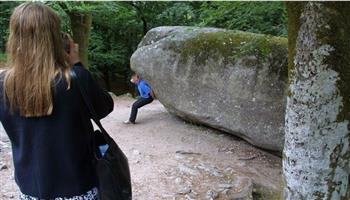 الصخرة المرتجفة.. وزنها 132 طنًا ويمكن لأى شخص تحريكها بسهولة (فيديو)