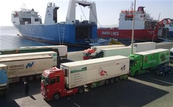 تداول 265 شاحنة و1355 طن بضائع بموانئ البحر الأحمر