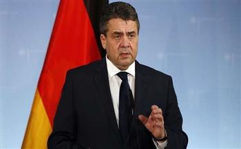 وزير ألماني سابق يدعو إلى إرسال قوة حفظ سلام أممية إلى أوكرانيا 