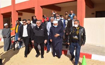 محافظ البحر الاحمر يفتتح وحدة صحية ويتفقد مطار مرسى علم 