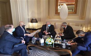 وزير الزراعة يبحث مع مستثمرين عرب وأجانب فرص الاستثمار السمكي بمصر 