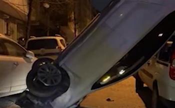 سيارة «مٌعلّقة في الهواء» بشكل غريب تثير الجدل فى تركيا (فيديو)