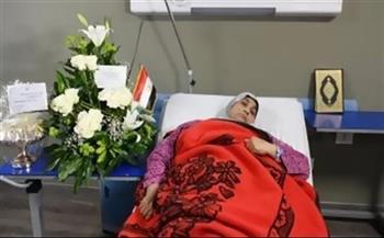 كسر في الغضروف والعمود الفقري.. سيدة الشهامة تروي آخر تفاصيل حالتها الصحية