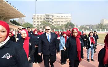 800 طالب وطالبة يشاركون في اليوم الرياضي بجامعة القاهرة