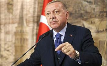 بعد تدهور الليرة وارتفاع التضخم.. أردوغان يمنع الأتراك من الاحتجاجات