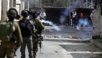 إصابات بالرصاص المعدني والاختناق في مواجهات مع الاحتلال وسط الخليل