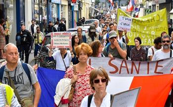 احتجاجات في فرنسا رفضا لشهادة اللقاح وعلى تصريحات ماكرون