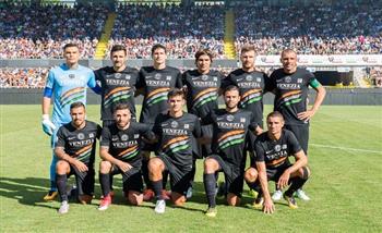 الدوري الإيطالي.. ثنائي هجومي يقود «فينيزيا» لمواجهة «ميلان»
