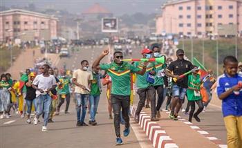 استعداد جماهير «الكاميرون» لمباراة الافتتاح أمام «بوركينا فاسو».. صور