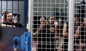 50 معتقلا يواصلون إضرابهم عن الطعام 