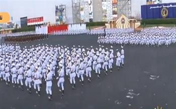 طلبة الكلية الحربية ينضمون للعرض العسكري بحفل تخرج زملائهم من أكاديمية الشرطة (فيديو)