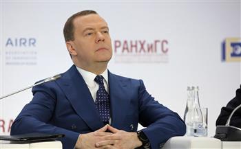 أوكرانيا تدرج ديمتري ميدفيديف على قائمة المطلوبين