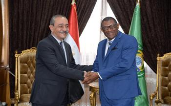 محافظ الإسماعيلية يبحث مع سفير سيراليون التعاون بمجال الاستثمار والتنمية الاقتصادية