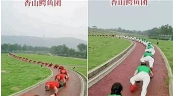 لتقوية الظهر.. الآلاف يشاركون بـ «زحفة التمساح» في الصين (فيديو)