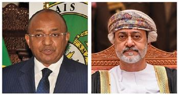 سلطان عمان يبحث مع رئيس زنجبار علاقات التعاون