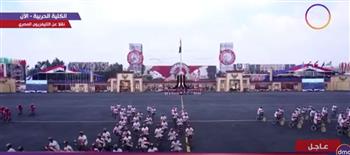 أداء متناغم لطلبة الكليات العسكرية بعرض الدراجات الهوائية أمام الرئيس | فيديو 