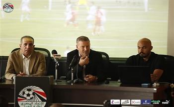 «كلاتنبرج» يستعرض مع مديري الكرة والإعلاميين مستجدات التحكيم 