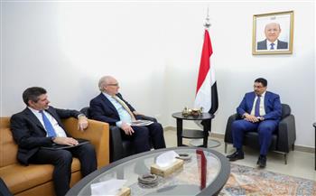 وزير الخارجية اليمني يبحث مع المبعوث الأمريكي آفاق تجديد الهدنة الأممية