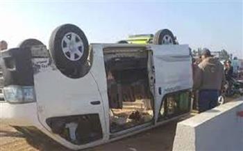 مصرع وإصابة 15 شخصا إثر انقلاب ميكروباص على الطريق الصحراوي بأسوان
