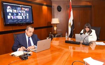 وزيرة الهجرة تلتقي عددا من أبناء الجالية المصرية بالإمارات