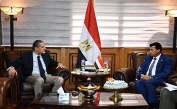وزير الشباب والرياضة يستقبل سفير مصر بالسودان 