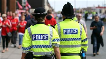 الشرطة البريطانية تغلق شارعا في ليدز بعد تلقي متجر تحف "قنبلة يدوية" بالبريد