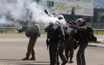 اعتقال شابين وإصابة العشرات بالاختناق خلال مواجهات مع الاحتلال شرق نابلس