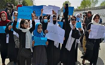 عشرات الأفغانيات يتظاهرن في هرات ضد تفجير كابول الانتحاري 