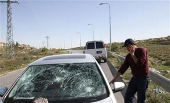 مستوطنون يهاجمون مركبات المواطنين الفلسطينيين بالحجارة جنوب نابلس