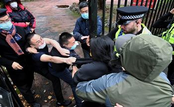 القنصل الصيني لدى مانشستر يرفض الاتهامات البريطانية له بضرب متظاهر