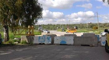 الاحتلال الإسرائيلي يضع حواجز اسمنتية على مدخل مدينة قلقيلية الشرقي
