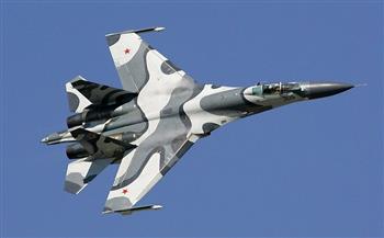 وزير الدفاع البريطاني يزعم أن مقاتلة "سو-27" روسية أطلقت صاروخا على طائرات بريطانية