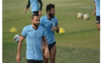 أحمد الشيخ رجل مباراة غزل المحلة و المقاولون العرب في الدوري