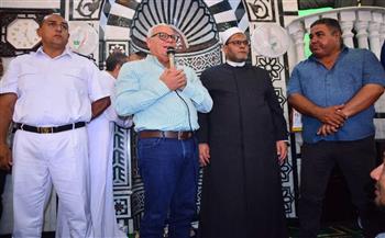 محافظ بورسعيد يلتقى أهالي قرية «أم خلف» ويستعرض إنجازات المشروعات القومية
